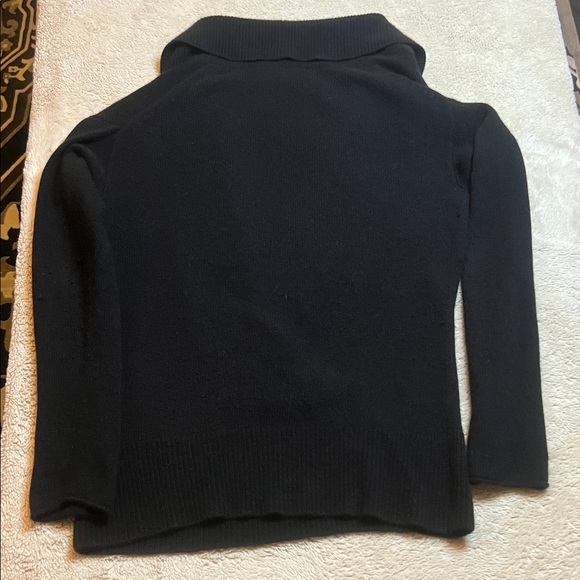 Banana Republic Extra Fine Merino & Angora Blend Black Deep V-Neck Sweater sz M - Picture 9 of 9